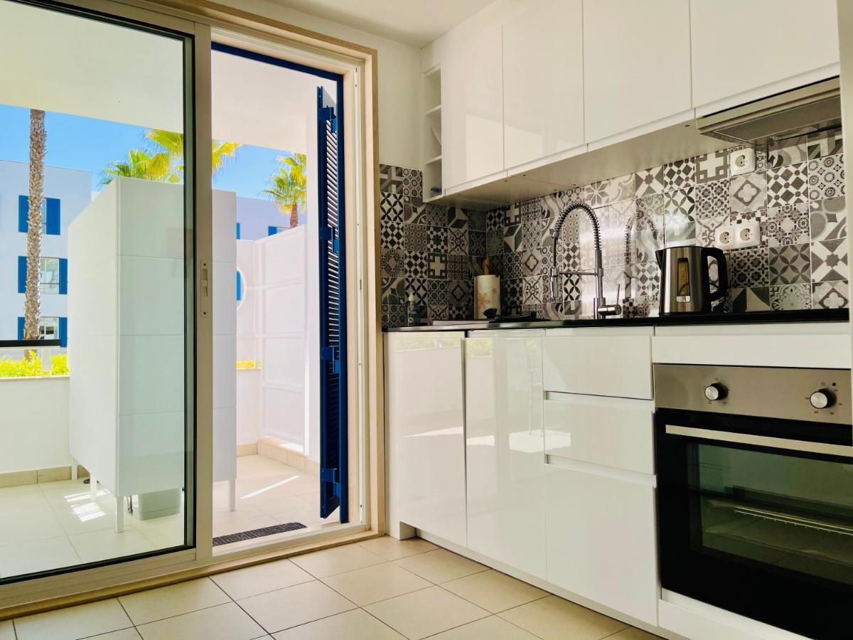 Angies Marina Apartment, Includes 2 Free Passes For The Marina Pool Lagos Exterior photo