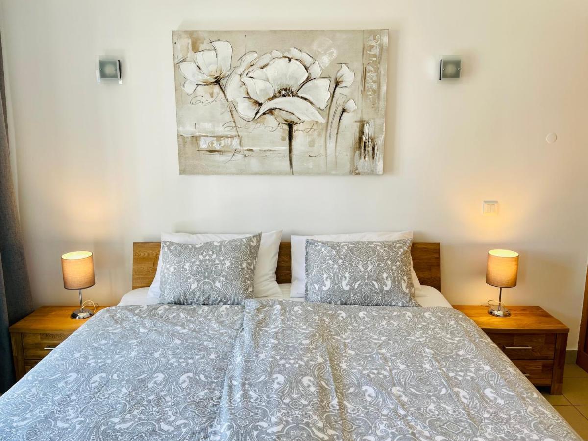 Angies Marina Apartment, Includes 2 Free Passes For The Marina Pool Lagos Exterior photo