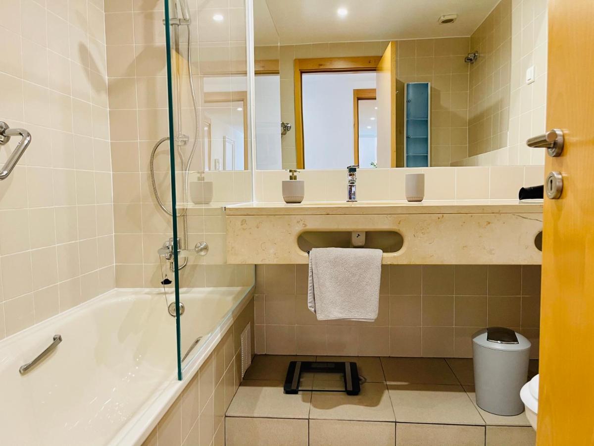 Angies Marina Apartment, Includes 2 Free Passes For The Marina Pool Lagos Exterior photo